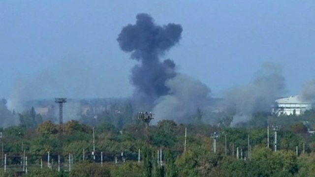 Ukrainian troops, separatists battle for Donetsk airport