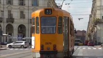 Tramway Série 2800 : Passage sur la Piazza Vittorio Venelo sur la ligne 13/ du tramway de Turin