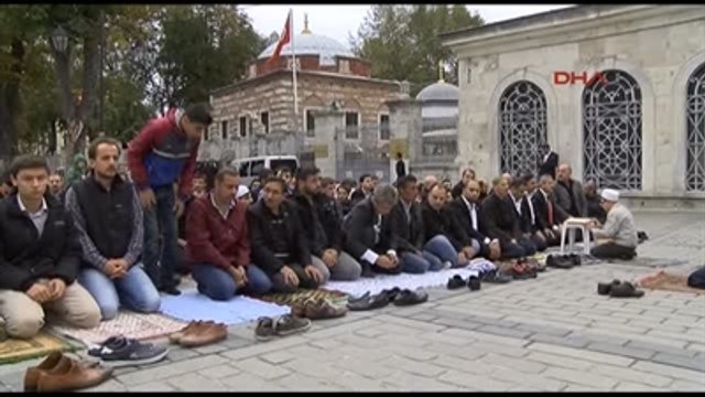 Bayram Namazını Ayasofya Önünde Kıldılar