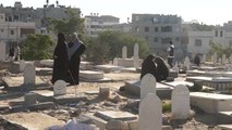 Filistinliler Bayramın İlk Günü Kabir Ziyaretinde Bulundu