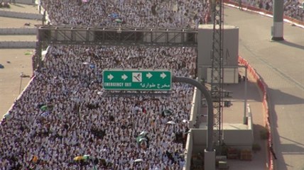 Hacılar, Bayramın Birinci Günü 'Büyük Şeytan'ı Taşladı
