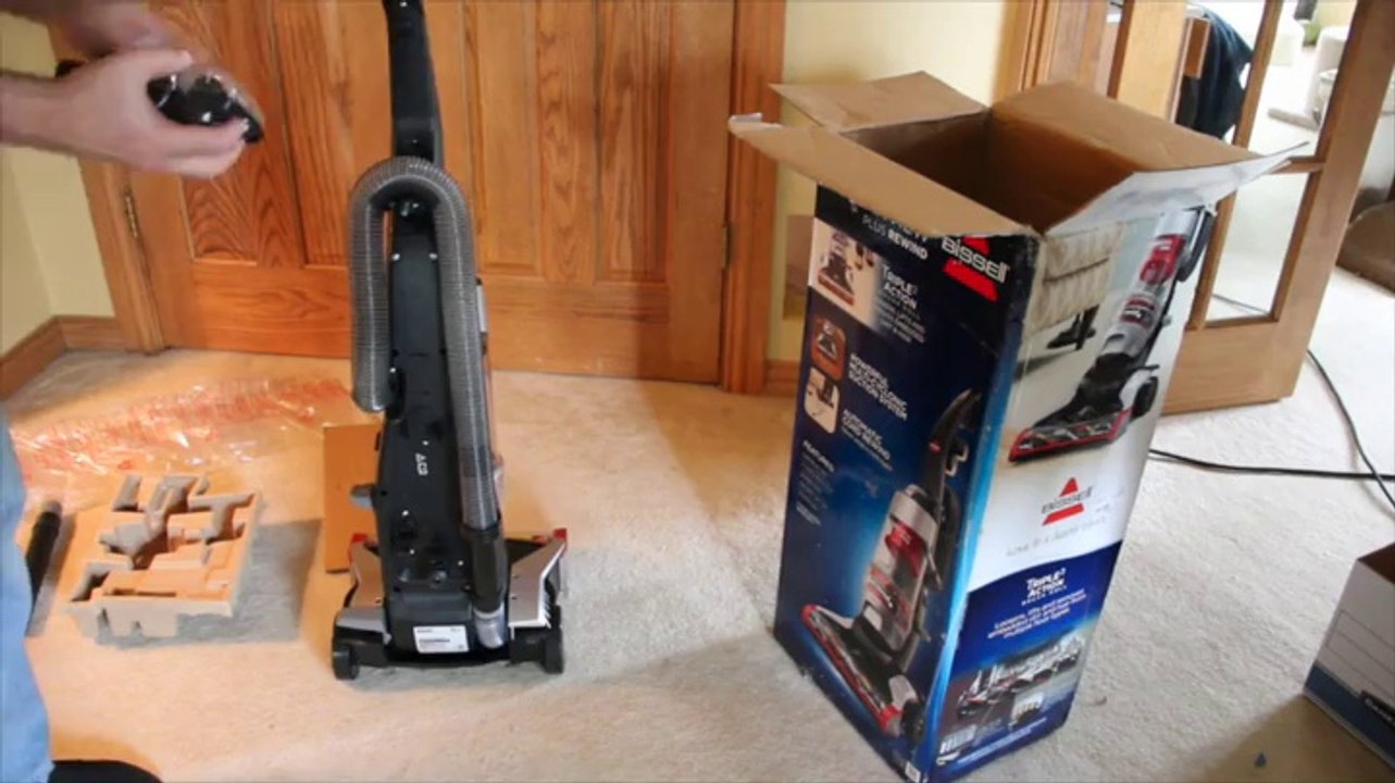 Excellent BISSELL CleanView Plus Rewind Bagless Upright Vacuum with Triple Action Brush