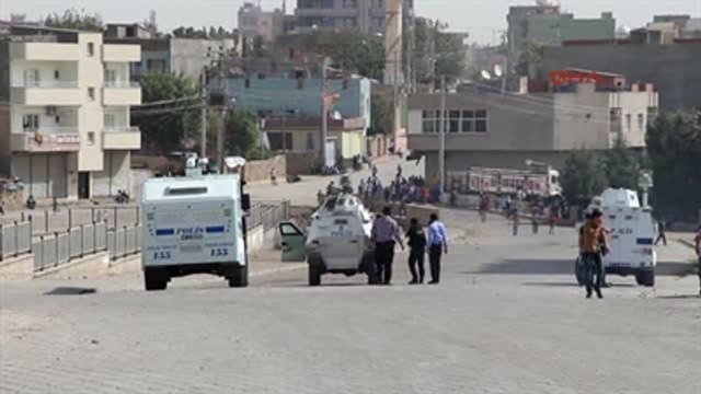 Nusaybin'de Yol Kapatan Göstericilere Müdahale