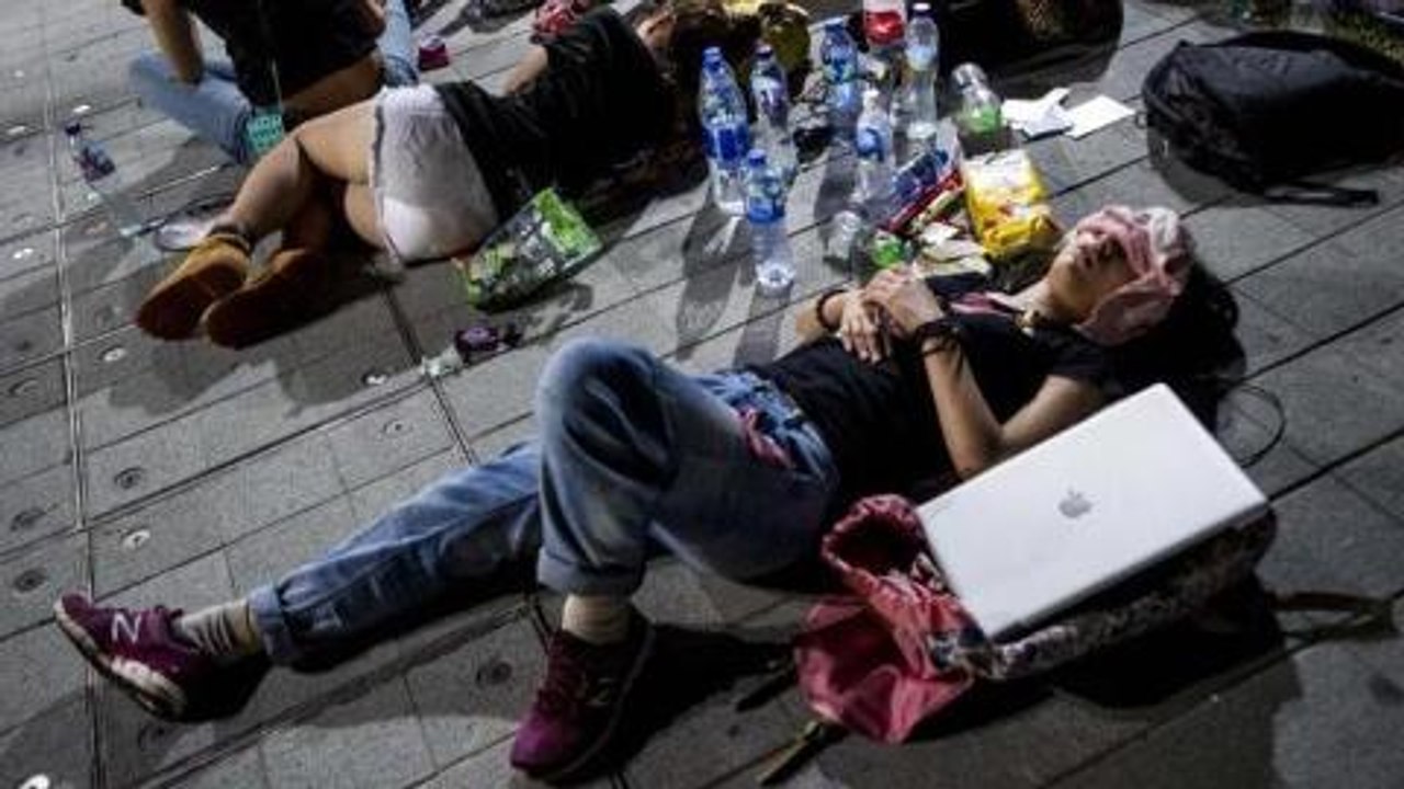 Hong Kong leader rules out resignation despite protesters' calls