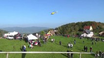 Voiture et hélicoptère au rallye de France Alsace 2014