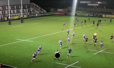 Rugby: Un streaker plaque un joueur et déclenche une bagarre générale