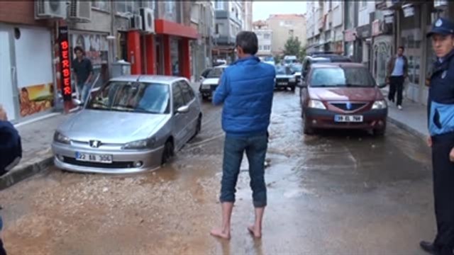 Şebeke Suyu Borusu Patladı