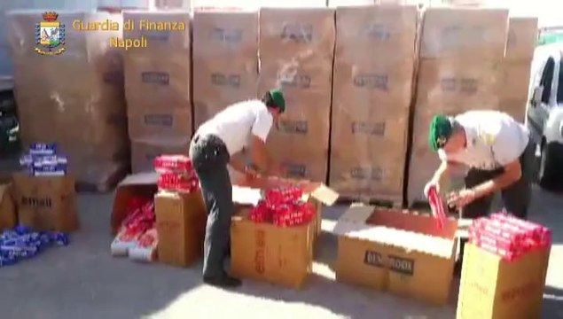 Napoli - Sequestrate 3,8 tonnellate di sigaretta di contrabbando, 7 arrestati (02.10.14)