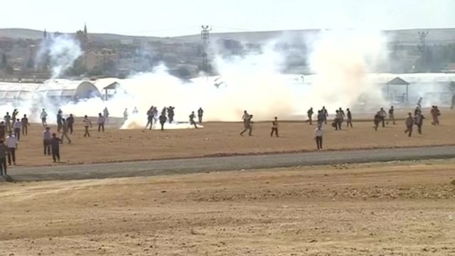 Kurdish fighters, Islamic State battle for Kobani