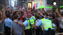 رئيس الحكومة ينذر المتظاهرين في هونغ كونغ وتعليق الحوار