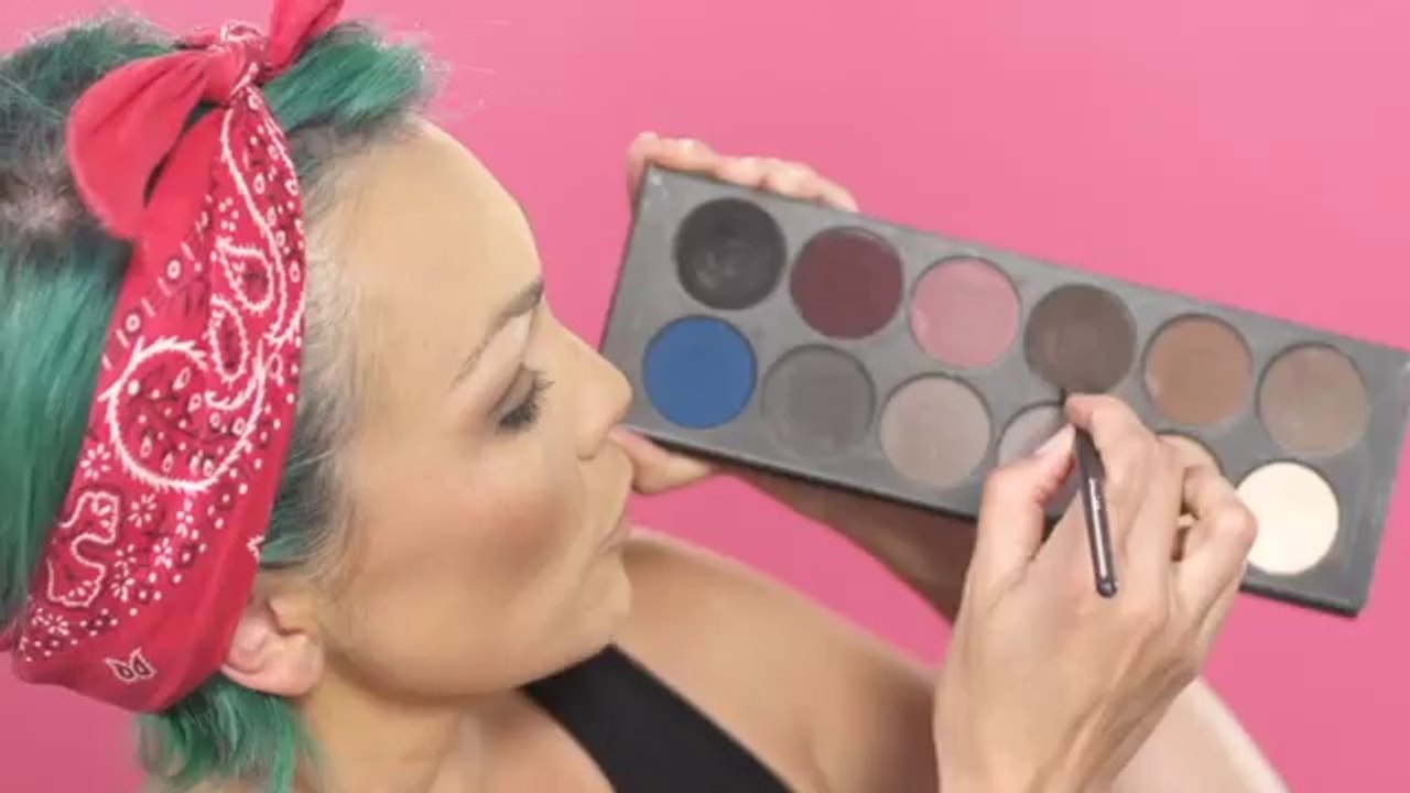 Wonder Woman Make Up Tutorial