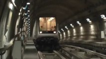 VAL208 : Arrivée à la station Porta Nuova sur la ligne 1 du métro de Turin