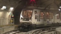 VAL208 : Croisement à la station Porta Nuova sur la ligne 1 du métro de Turin