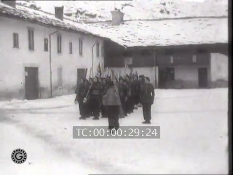 CHEZ LES DIABLES BLEUS . LA VIE DES CHASSEURS ALPINS AU FORT DE LA TURRA