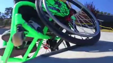 Il fait de son handicap un atout pour le freestyle et cela vaut le détour