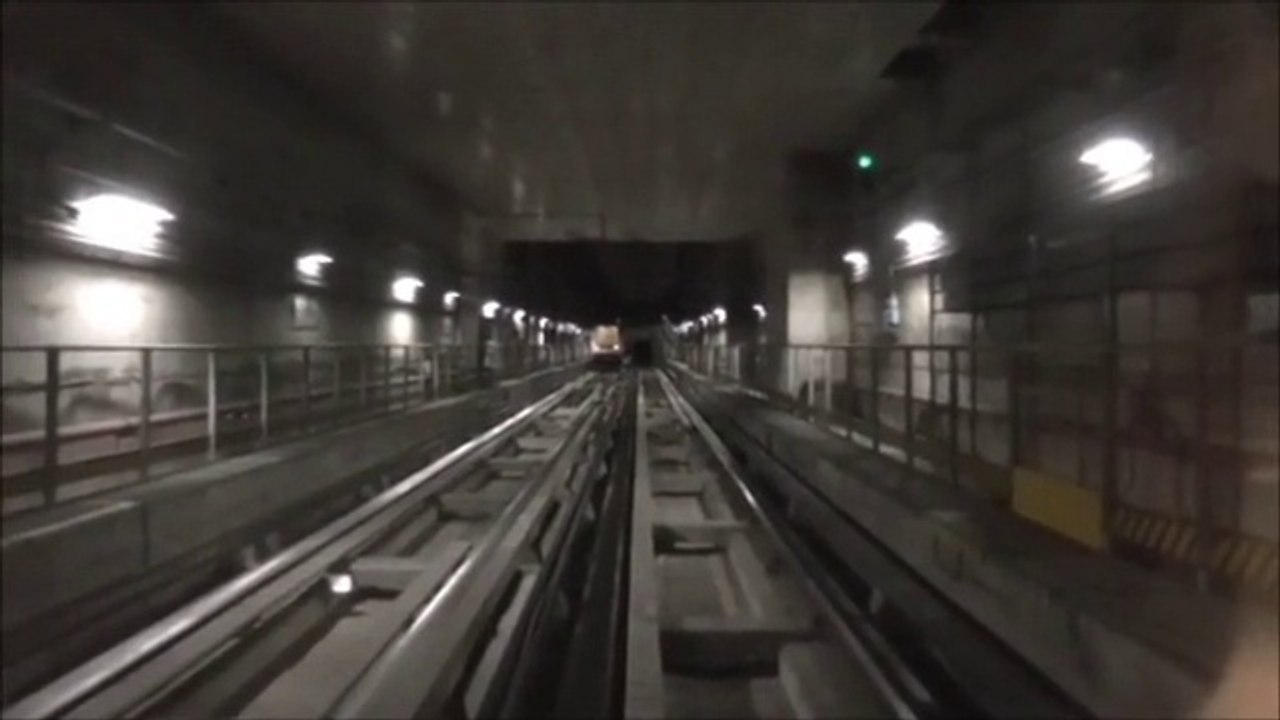 VAL208 : Voyage entre les stations Paradiso et Fermi sur la ligne 1 du métro de Turin