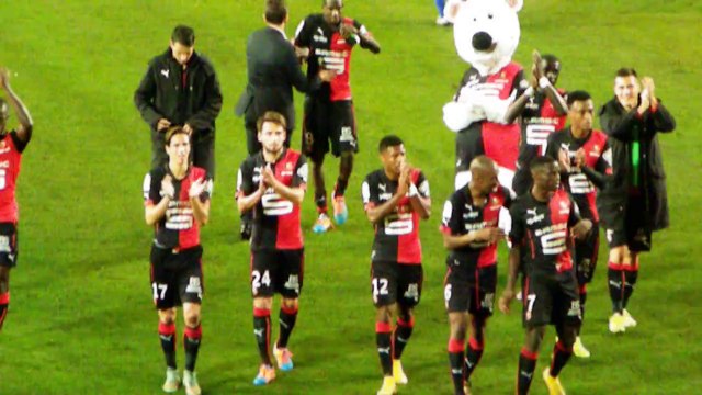 04/10/14 : SRFC-RCL : les joueurs saluent le kop