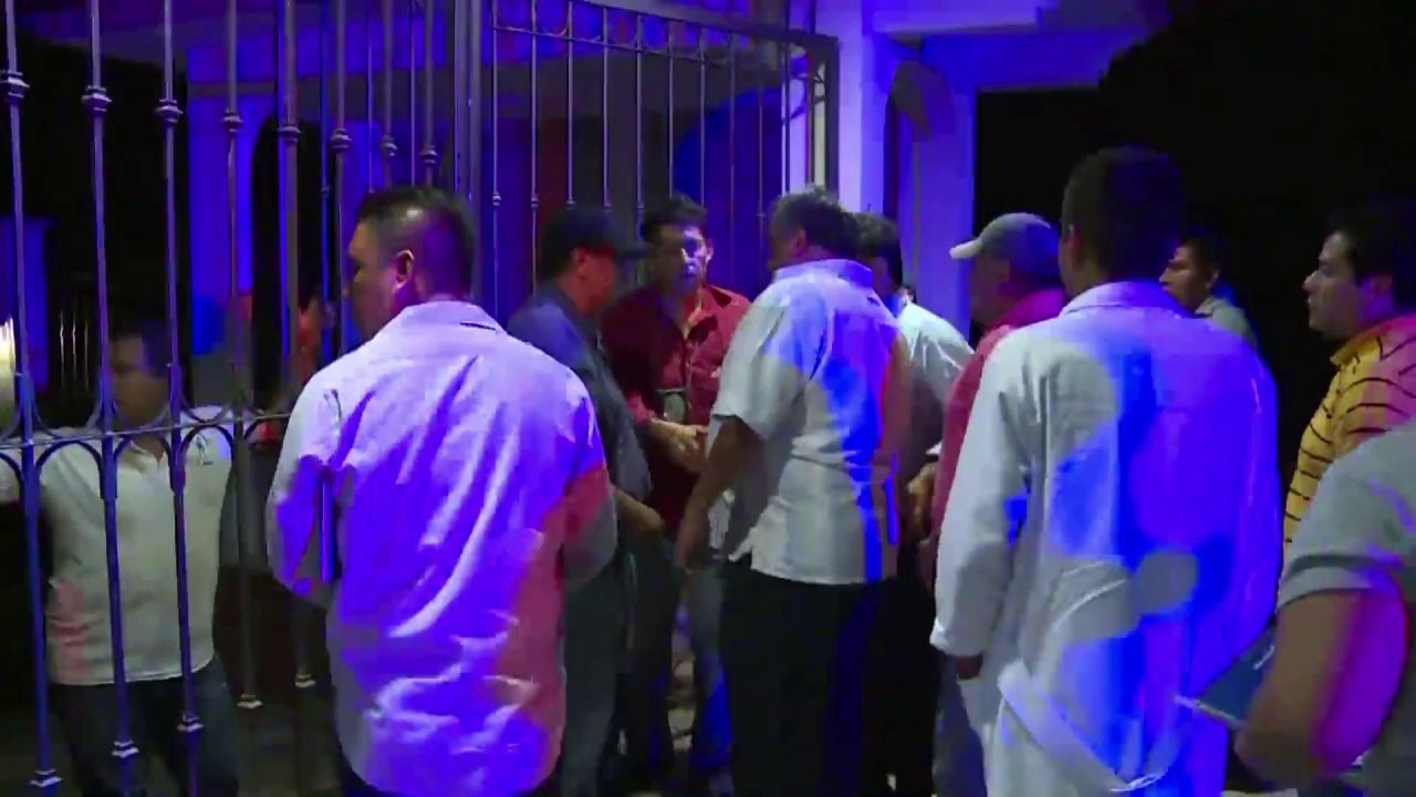 تحقيق بعد العثور على جثث قرب مكان فقد فيه 43 طا...