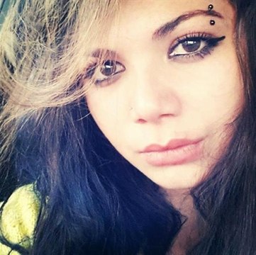 2. Kattan Düşen Genç Kız, Demir Parmaklıklara Saplandı