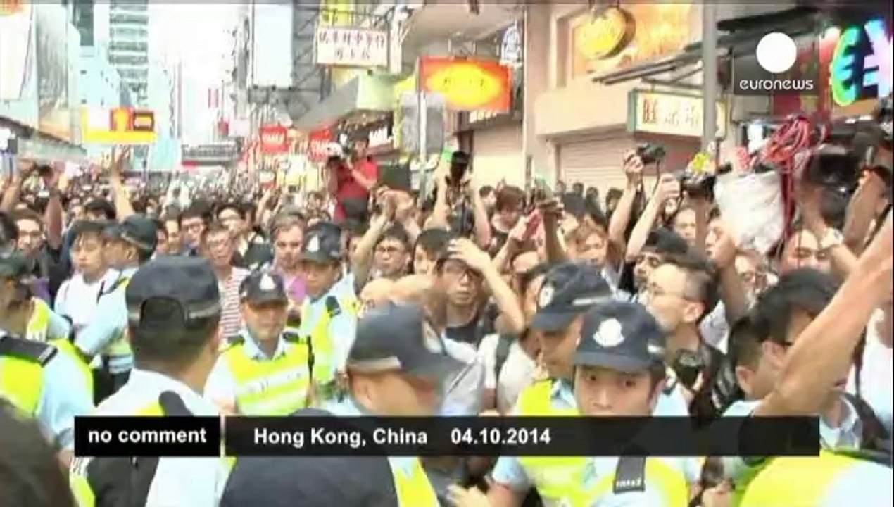 Protesters cellphones light up Hong-Kong