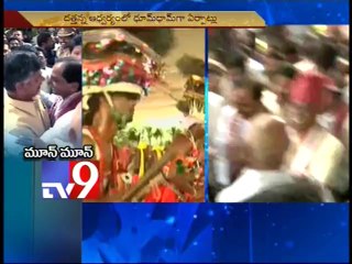 KCR and Chandrababu hug at Alai Balai