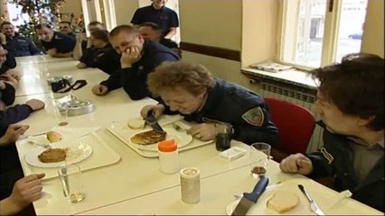 Vatrogasni ručak - Jasenko Houra i Mladen Bodalec kao vatrogasci