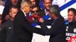 Wenger e Mourinho trocam empurrões em clássico inglês