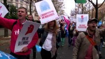 Grosse mobilisation de La Manif pour tous à Paris et Bordeaux