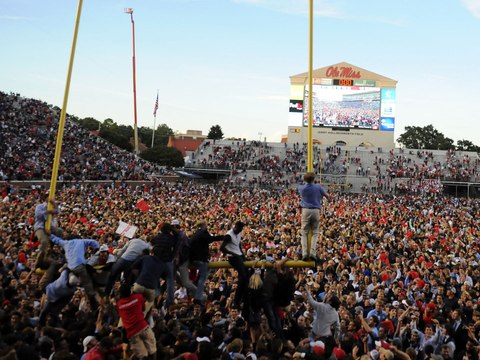 Wild weekend shakes up Amway Coaches Poll