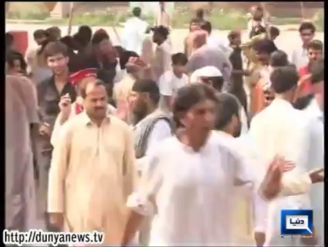 Dunya News-PTI sit-in turns violent as supporters clash during Eid gift distribution
