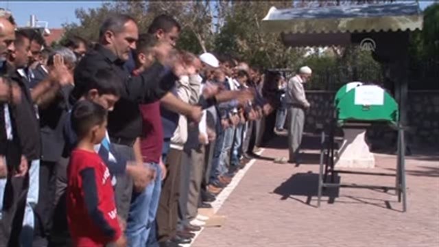 Anne ve İkiz Kızları Defnedildi