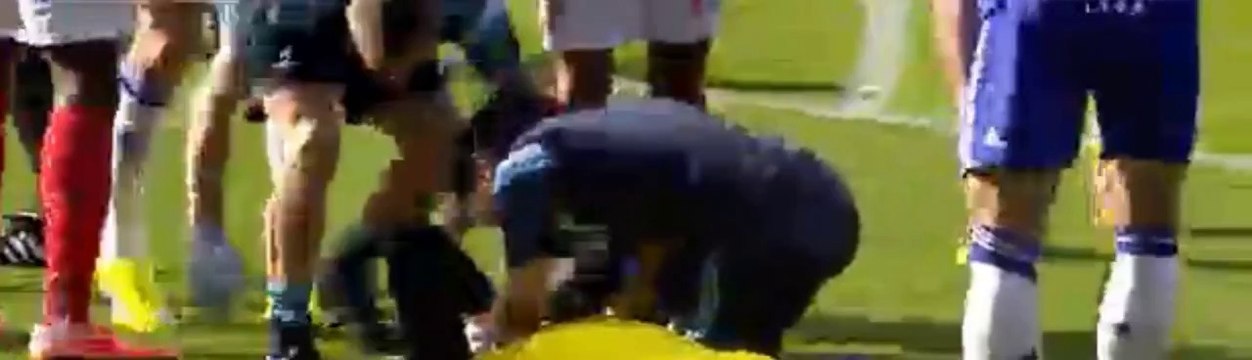 Thibaut Courtois Knocked Down By Alexis Sánchez Chelsea vs.Arsenal