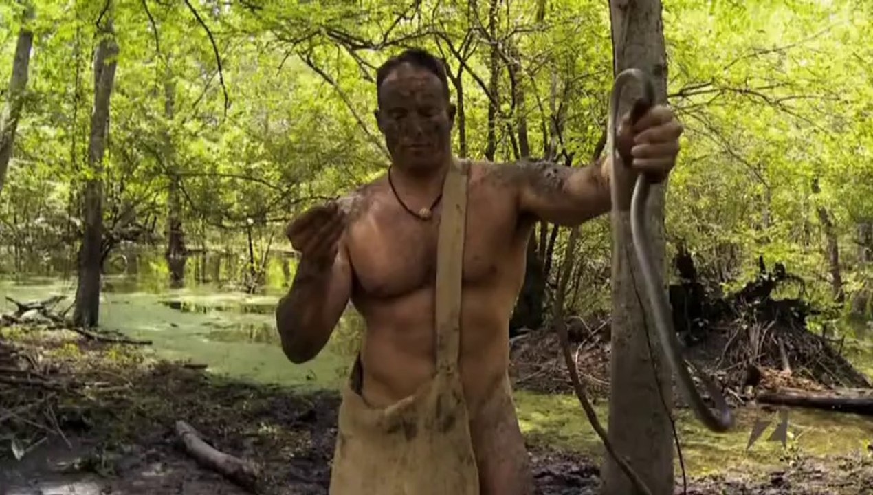 Naked and afraid - Gare au bayou.