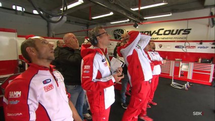 SBK - Melandri gioca un brutto scherzo a Guintoli
