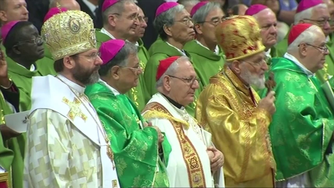 Francisco abre sínodo histórico