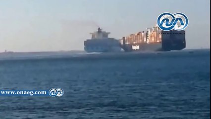 لحظة تصادم باخرتان حاويات بقناة السويس في بورسعيد