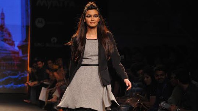 Diana Penty Walks The Ramp For Elle Show @ Myntra Fashion Weekend 2014 !