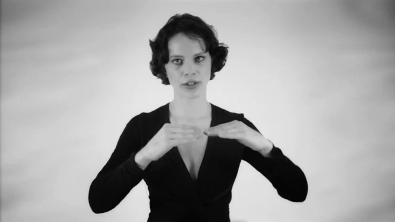 This woman can sing two notes at the same time. Mind blown
