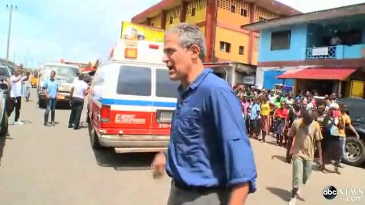 Homem dado como morto por ebola se mexe enquanto equipe de resgate recolhia seu corpo