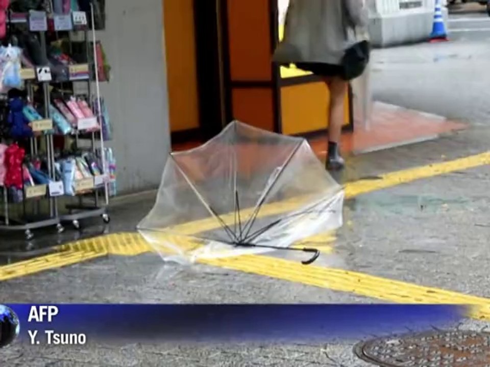 Le Japon balayé par un typhon, 3 soldats américains emportés par des vagues