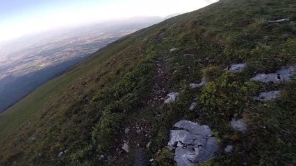 Descente depuis le Reculet ( Crête du Jura ) Acte 10