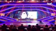 فيديو محرج.. ملكة جمال لبنان تنزلق على المسرح