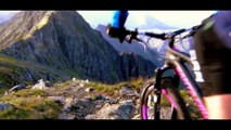 Danny Macaskill escalade le Cuillin Ridge avec son vélo