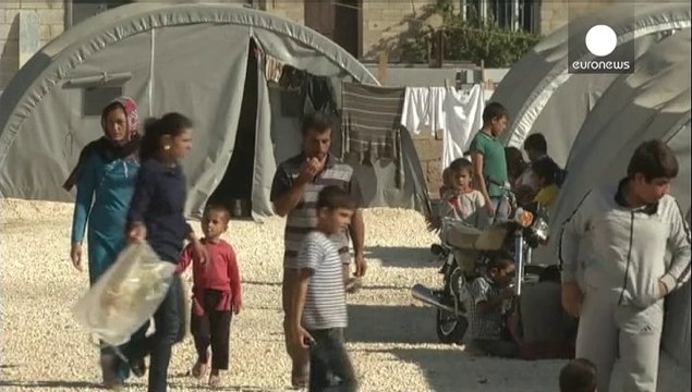 Kobane sotto assedio, l'esercito turco spara gas lacrimogeni sui reporter