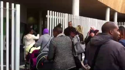Parents du collège Dora-Maar rentrent pour rencontrer le proviseur.