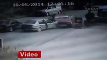 İki Otomobilin Çarpışma Anı Güvenlik Kamerasında