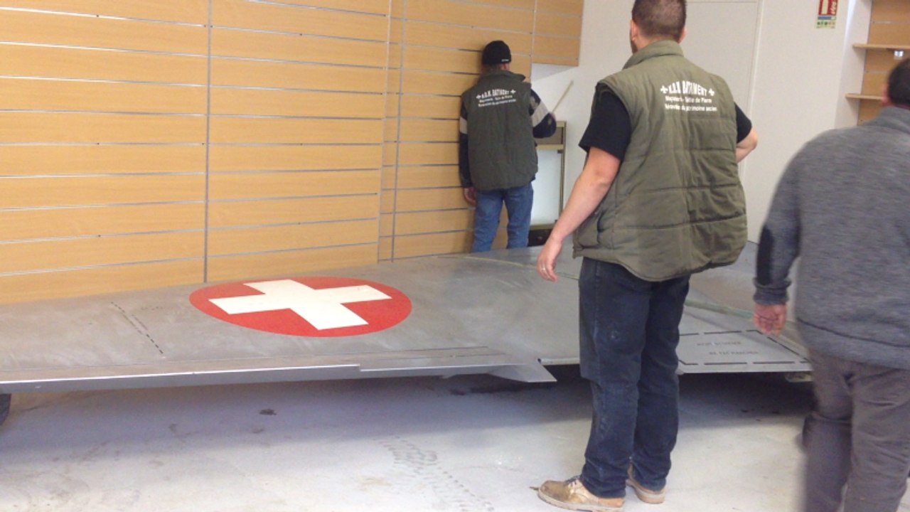 Un avion dans une boutique