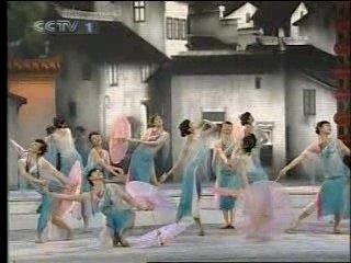 La petite ville sous la pluie