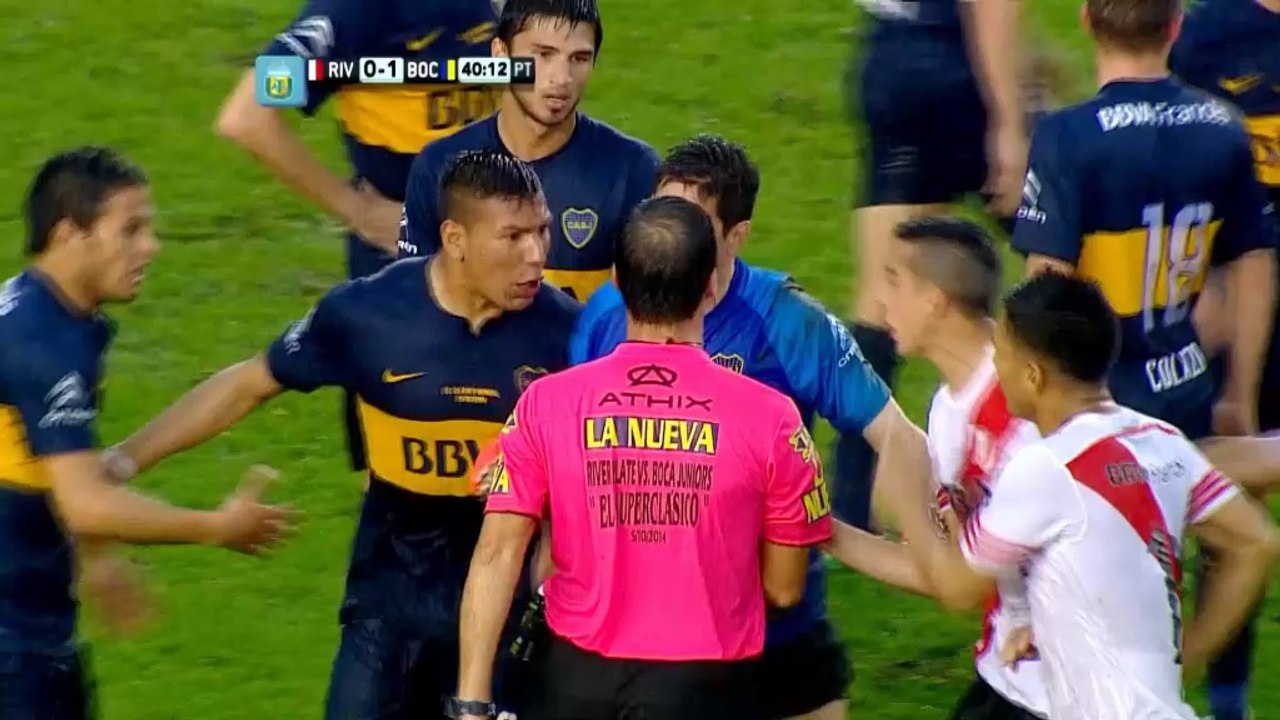 Argentinien: Rot! Gago zu akrobatisch