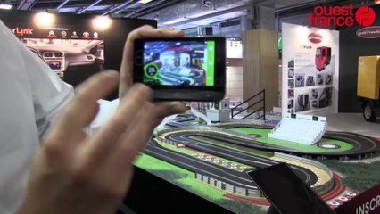 Mondial de l'auto 2014. Le coyote S embarque la réalité augmentée